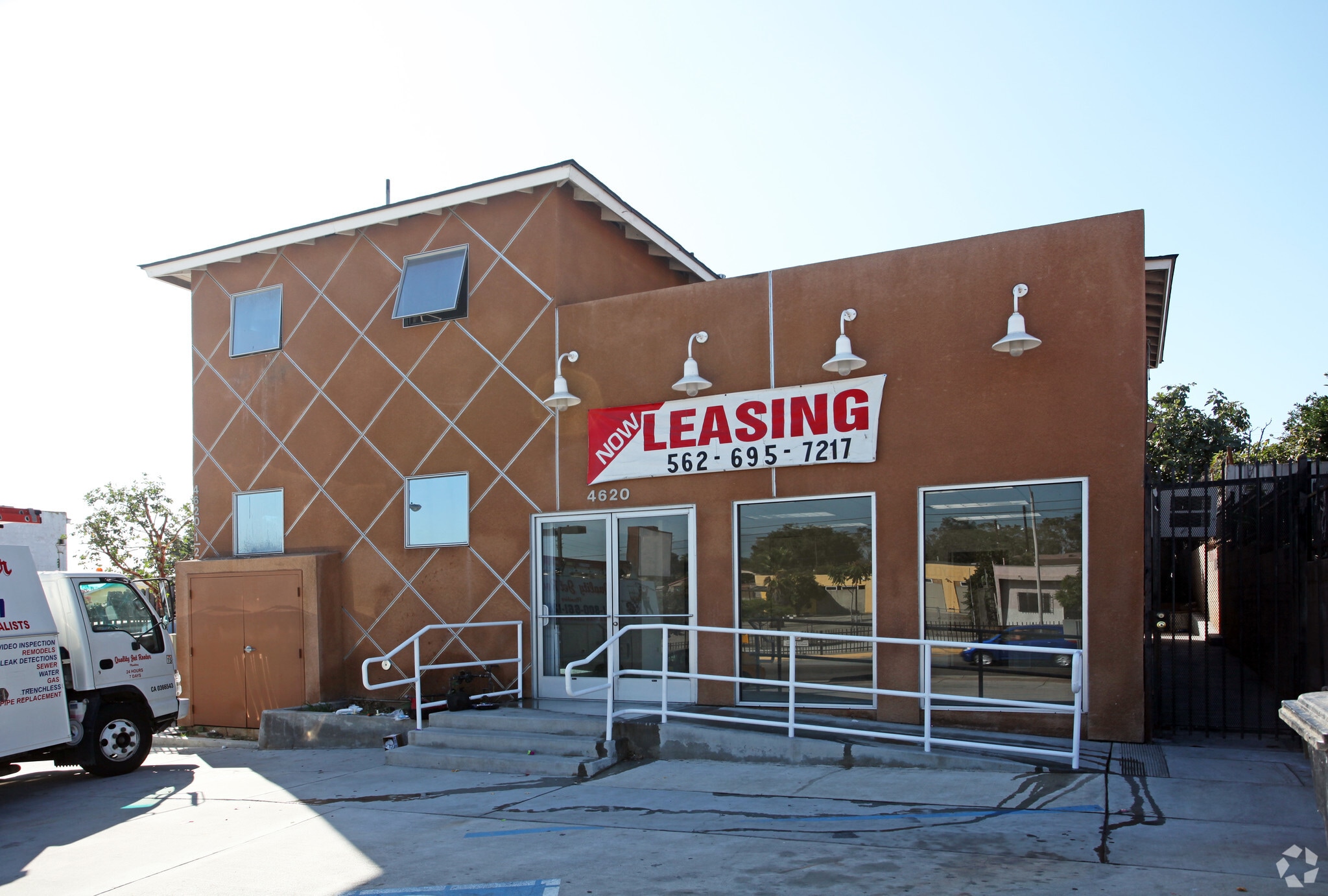 4620-4620 1/2 E 3rd St, Los Angeles, CA for sale Primary Photo- Image 1 of 41