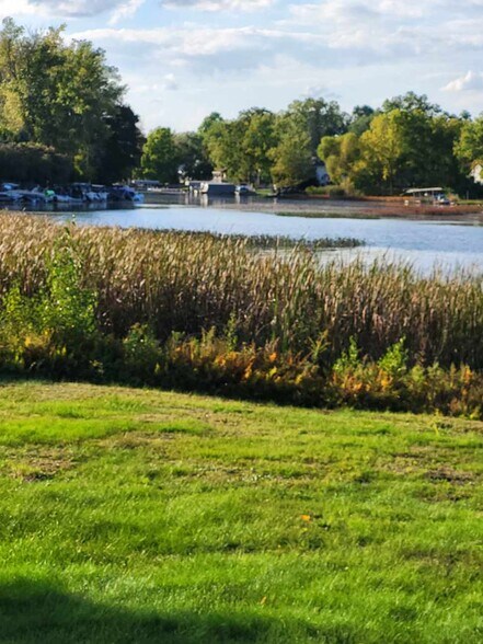 Newport Drive way, Waterford, MI for sale - Building Photo - Image 2 of 4