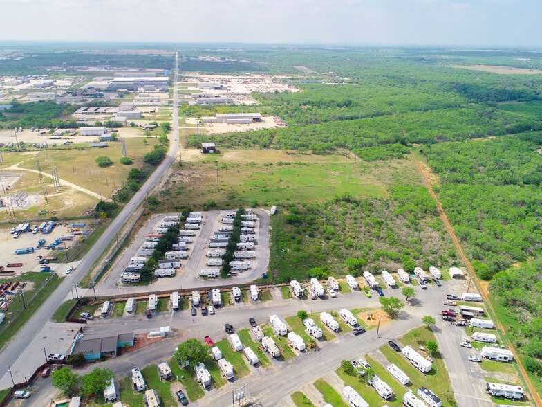 772 Humble Camp Rd, Pleasanton, TX for sale - Primary Photo - Image 1 of 1