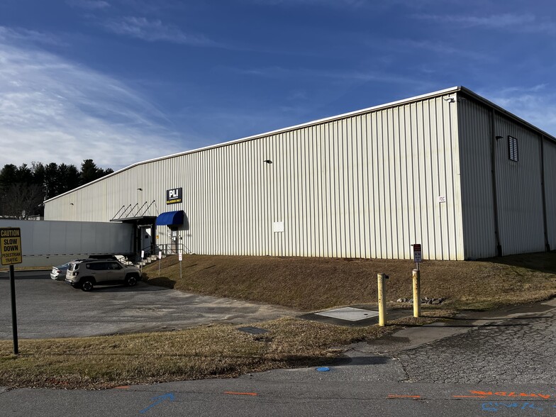 575-605 Sweeten Creek Industrial Park, Asheville, NC for sale - Building Photo - Image 3 of 19