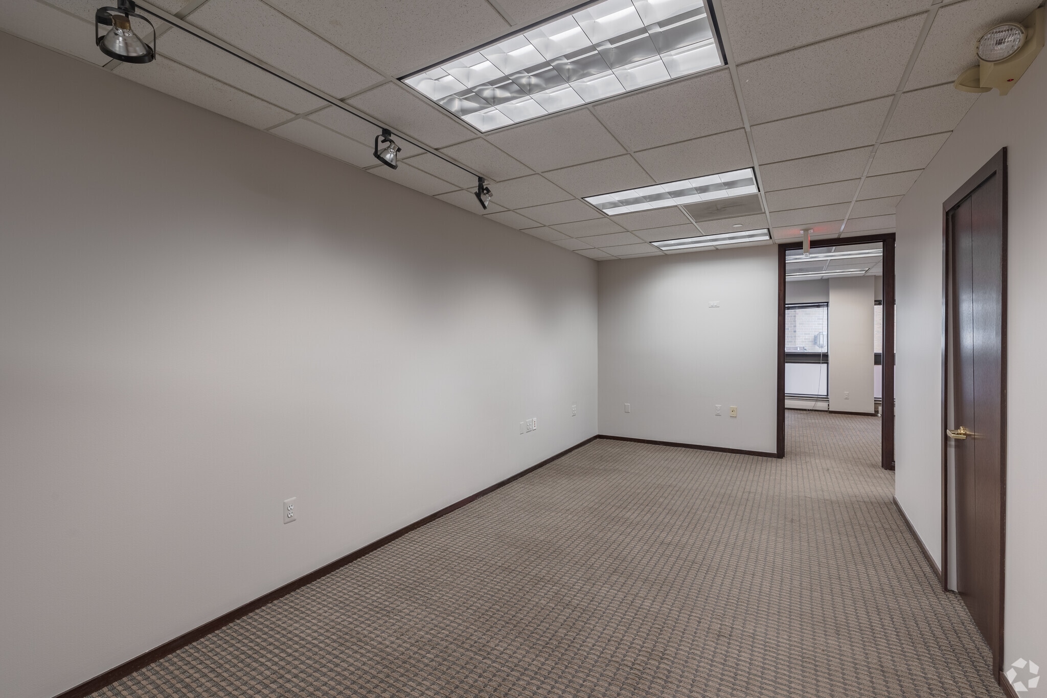 255 E Brown St, Birmingham, MI for lease Interior Photo- Image 1 of 3