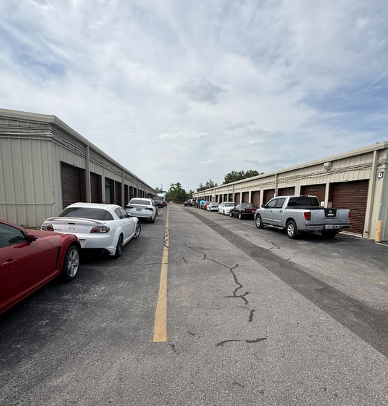 4211 N Orange Blossom Trl, Orlando, FL for lease - Building Photo - Image 2 of 5