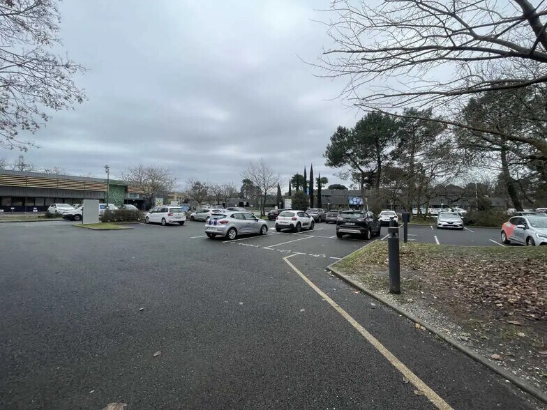 Office in Mérignac for lease - Building Photo - Image 2 of 7