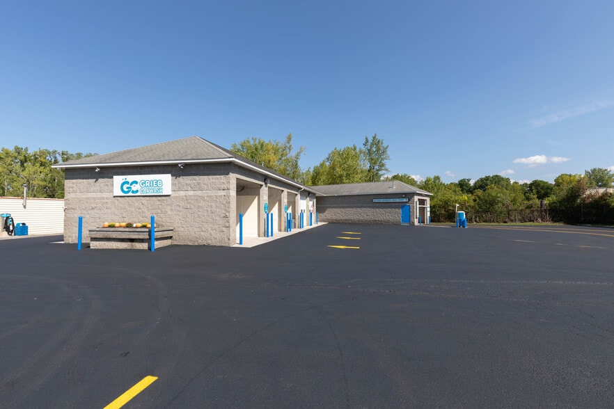 912 Old Liverpool Rd, Liverpool, NY for sale - Primary Photo - Image 1 of 34