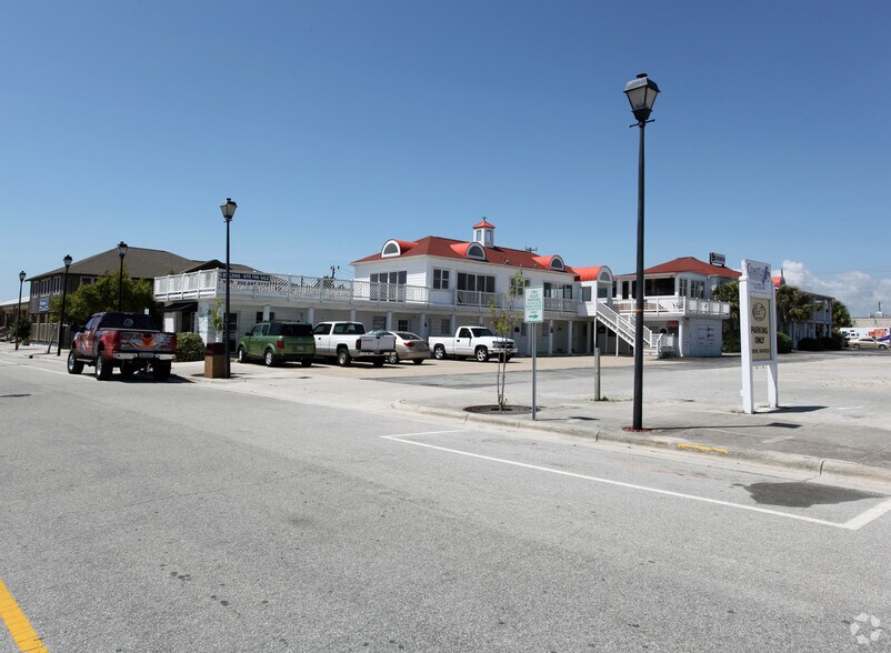 404 Evans St, Morehead City, NC 28557