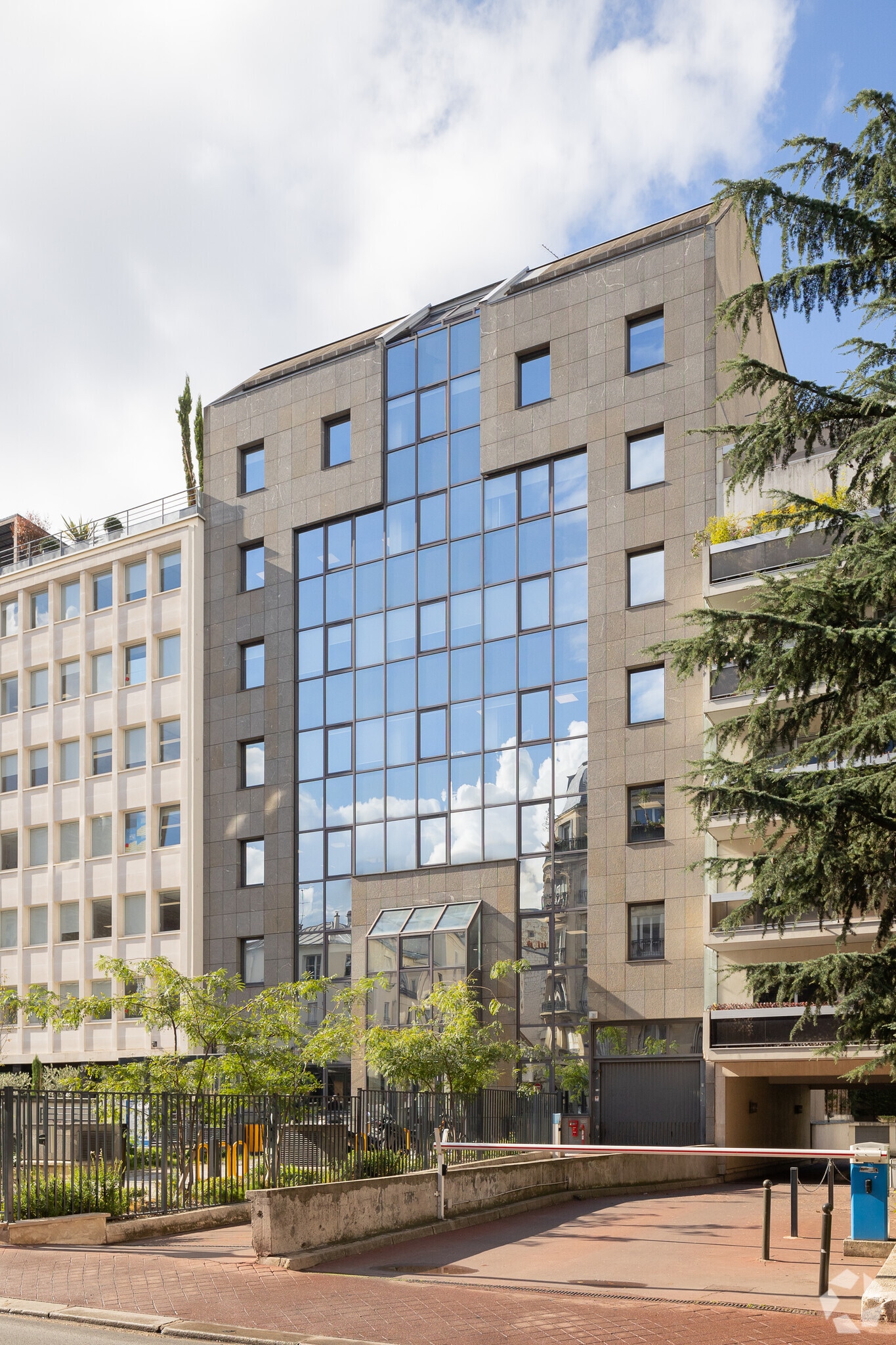 39 Rue Anatole France, Levallois-Perret for lease Building Photo- Image 1 of 2