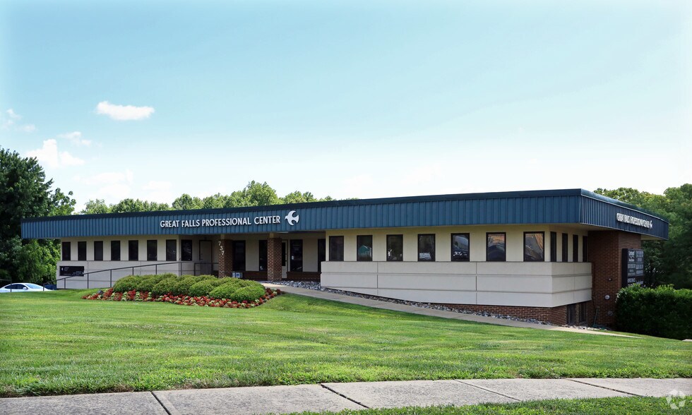 737 Walker Rd, Great Falls, VA for sale - Primary Photo - Image 1 of 1