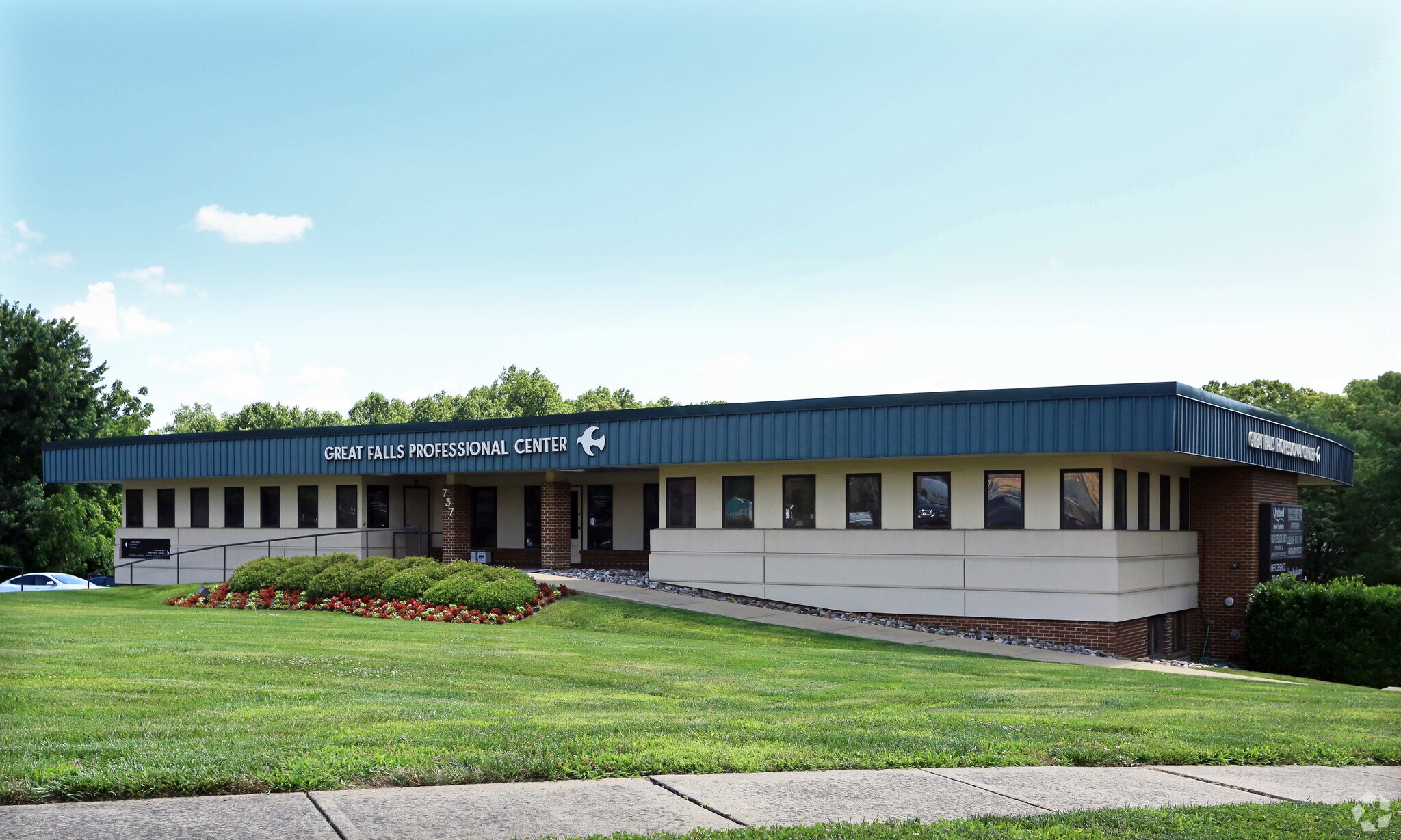 737 Walker Rd, Great Falls, VA for sale Primary Photo- Image 1 of 1
