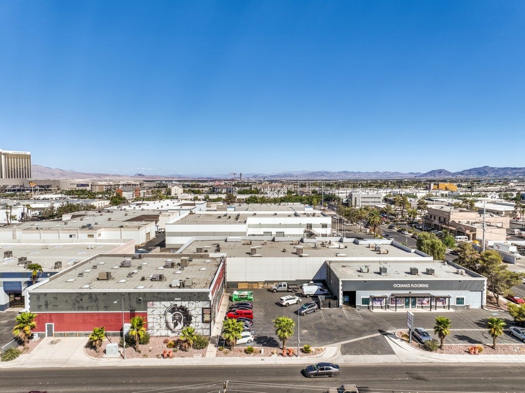 5860-5880 S Valley View Blvd, Las Vegas, NV for sale Building Photo- Image 1 of 14