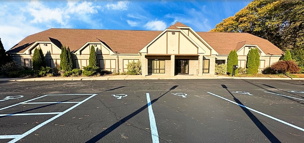 38000 Utica Rd, Sterling Heights, MI for sale - Primary Photo - Image 1 of 1