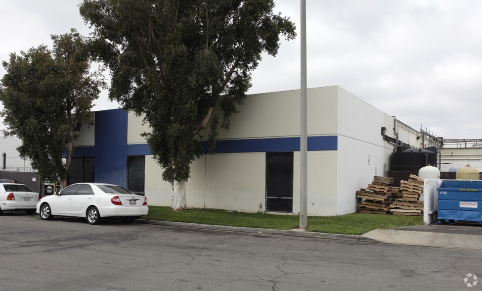 1221 N Simon Cir, Anaheim, CA for lease - Building Photo - Image 2 of 4