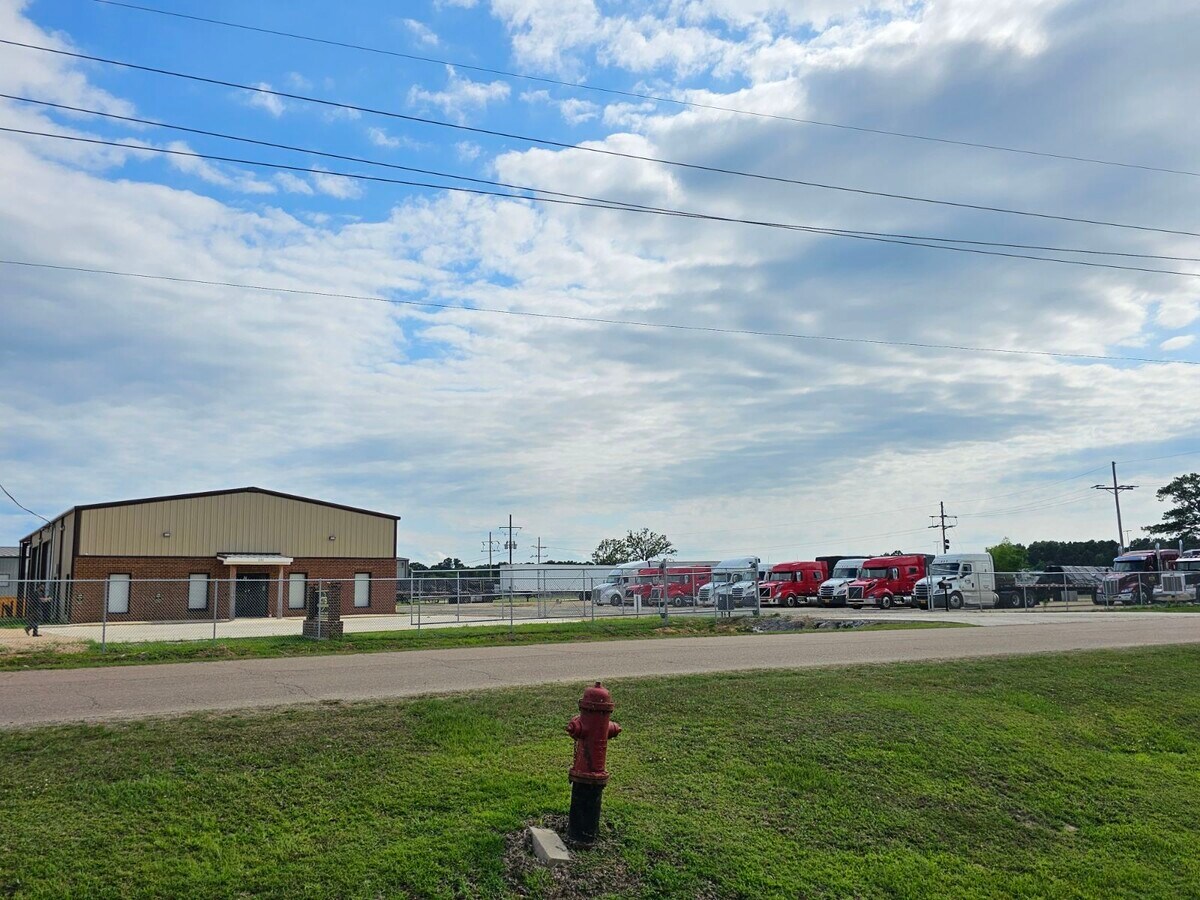 111 Interstate Dr, Richland, MS 39218