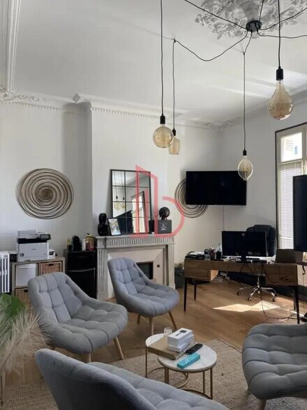 Office in Bègles for lease - Interior Photo - Image 2 of 6