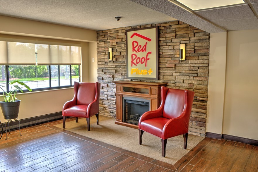 340 S Waukegan Rd, Deerfield, IL for sale - Building Photo - Image 1 of 1
