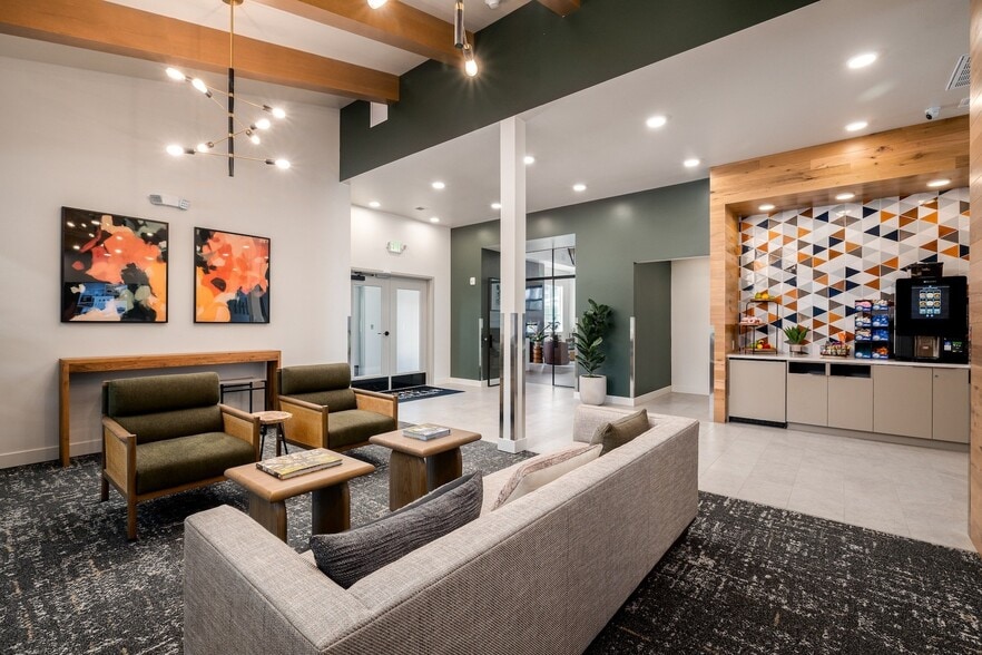 5651 W 36th Pl, Kennewick, WA for lease - Building Photo - Image 3 of 18