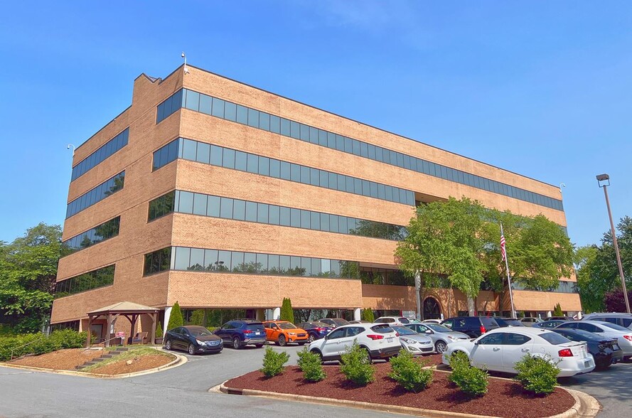 799 Hanes Mall Blvd, Winston-Salem, NC for lease - Building Photo - Image 1 of 14