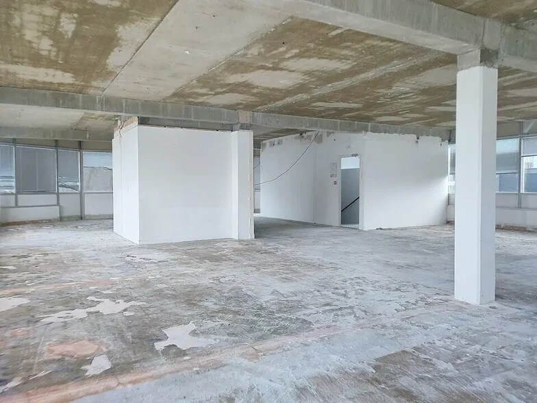 Office in Saint-Cloud for sale - Interior Photo - Image 3 of 4