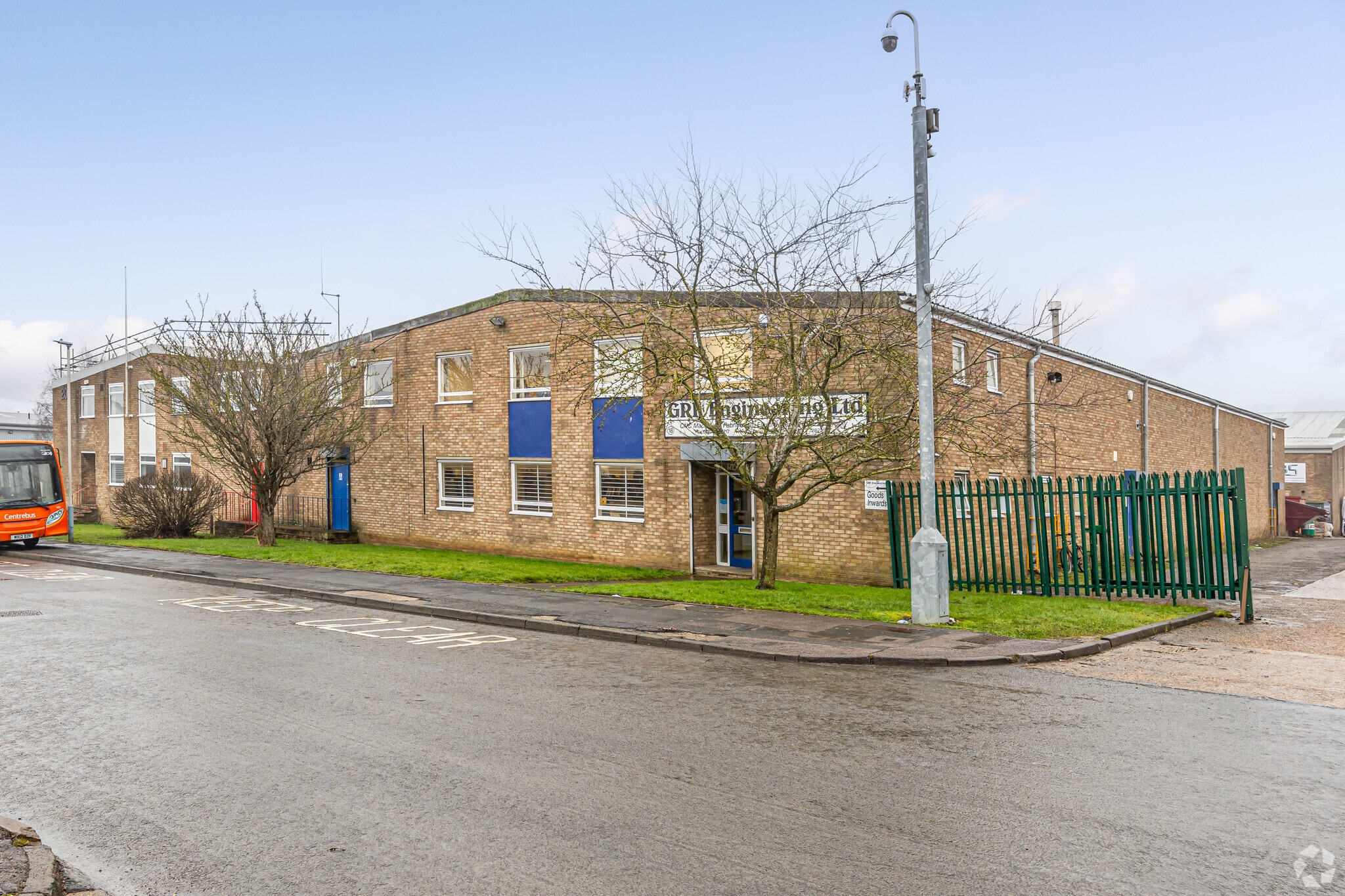 20 Bilton Way, Luton for sale Primary Photo- Image 1 of 1