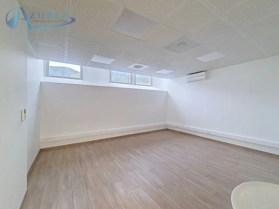 Office in Contes for sale Interior Photo- Image 1 of 6