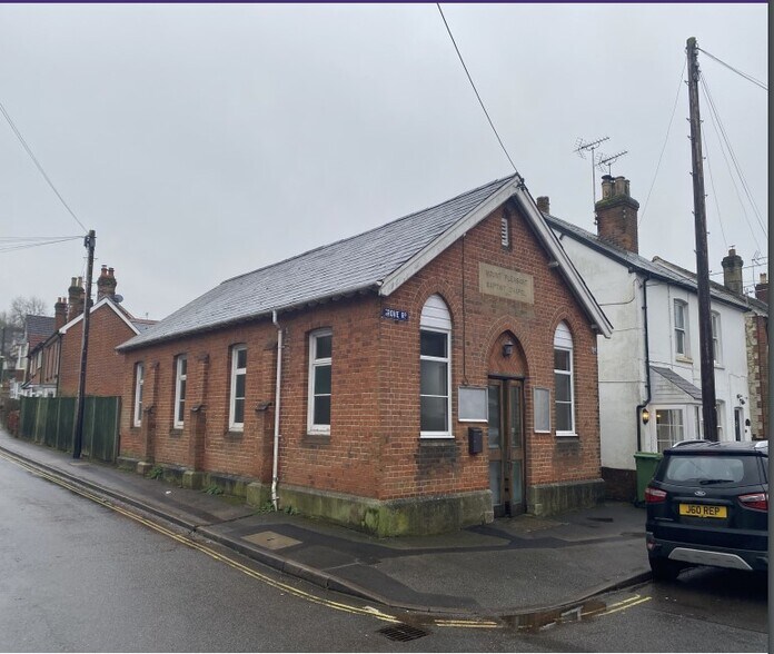 Grove Rd, Alton, GU34 1NG Specialty for Sale