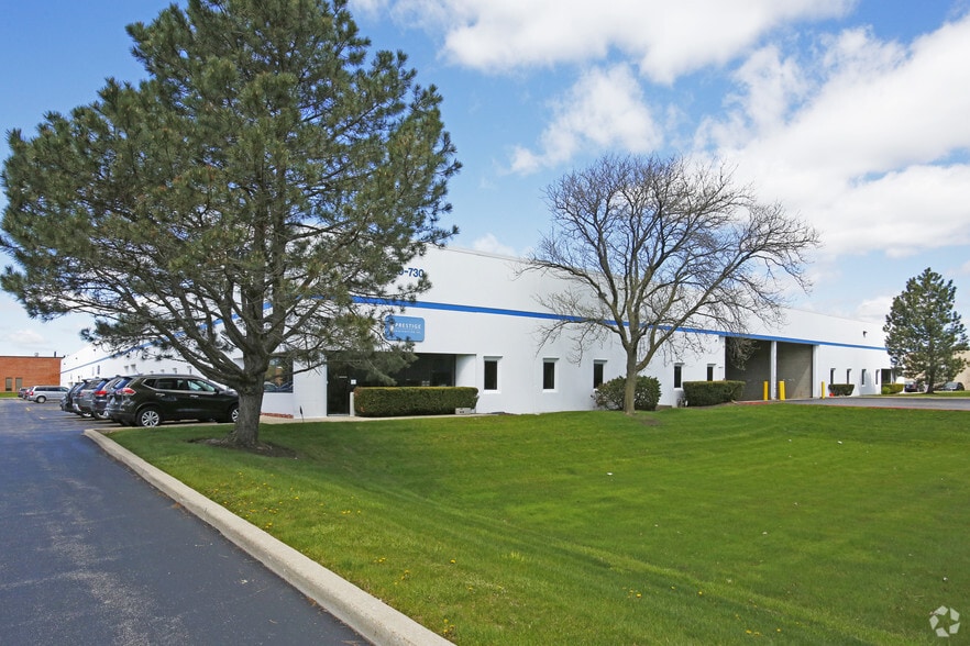 700-730 Anthony Trl, Northbrook, IL for lease - Building Photo - Image 3 of 6