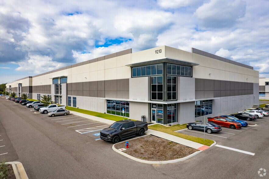 9210 E Columbus Dr, Tampa, FL for lease - Building Photo - Image 2 of 20