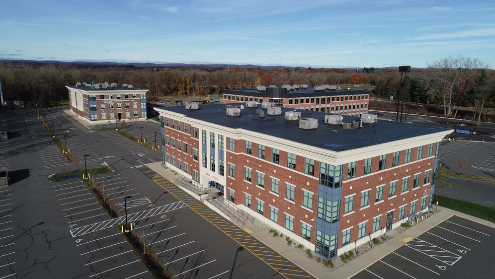33 Atwood dr, Northampton, MA for lease - Building Photo - Image 2 of 6