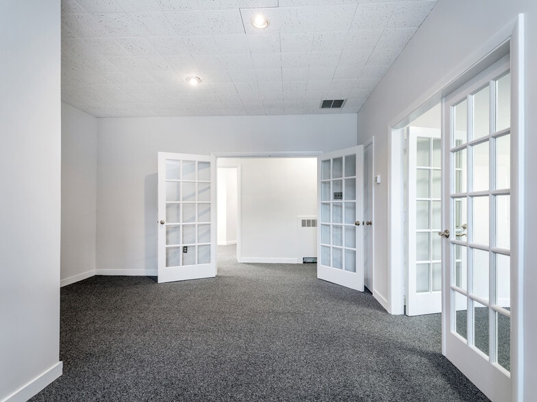 9 Bryan Hall Plz, Washington Depot, CT for lease - Interior Photo - Image 3 of 5