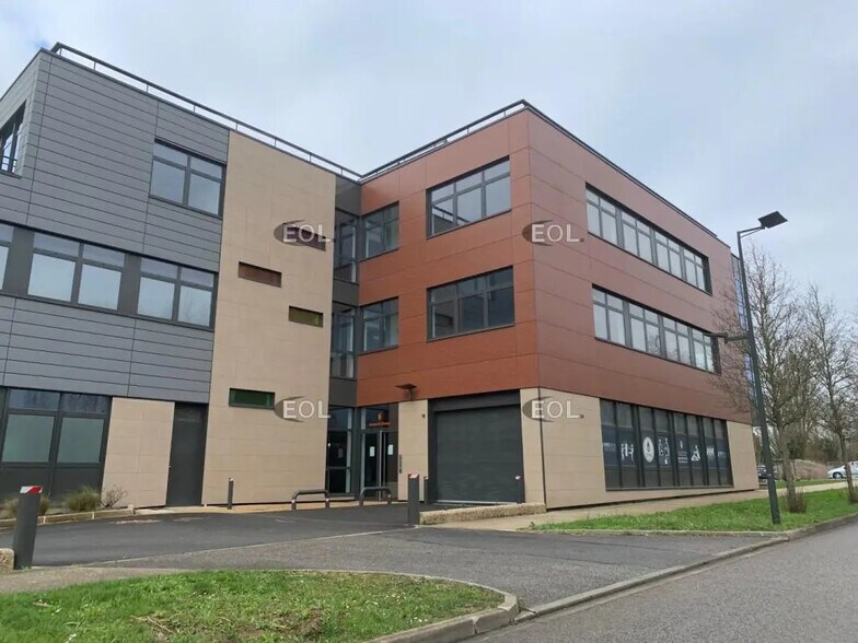 Flex in Noisy-le-Roi for lease - Building Photo - Image 2 of 7