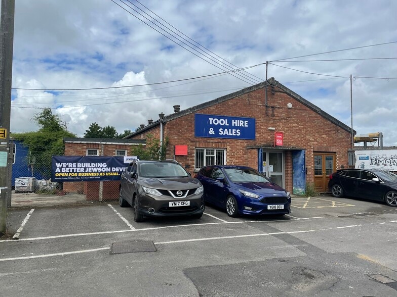 London Rd, Devizes for sale - Building Photo - Image 1 of 1