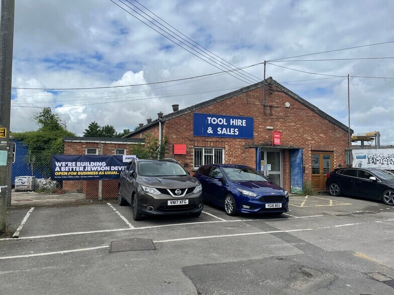 London Rd, Devizes, SN10 2HW