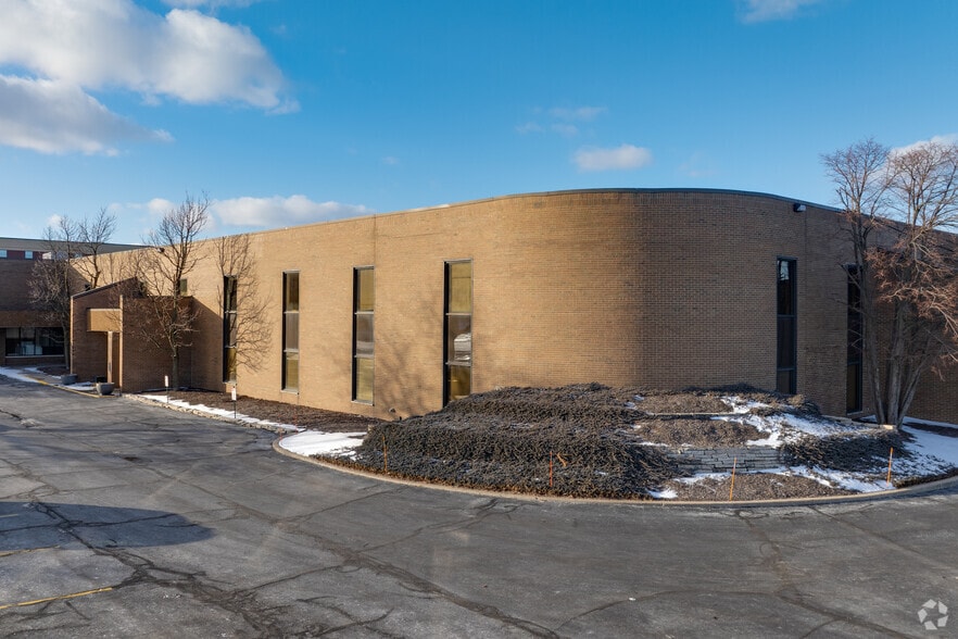 8396 Mississippi St, Merrillville, IN for lease - Primary Photo - Image 1 of 20