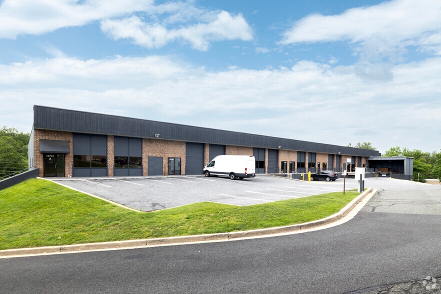 18761 N Frederick Ave, Gaithersburg, MD for lease - Primary Photo - Image 2 of 18