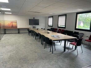 Office in Saint-Gratien for lease Interior Photo- Image 1 of 9