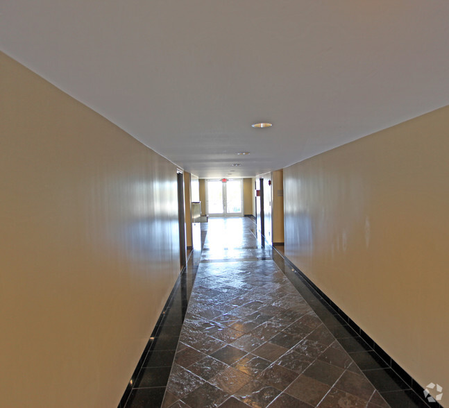 451 W Gonzales Rd, Oxnard, CA for lease - Lobby - Image 2 of 3