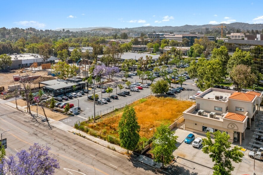 Oxnard Street Portfolio portfolio of 2 properties for sale on LoopNet.com - Building Photo - Image 3 of 3