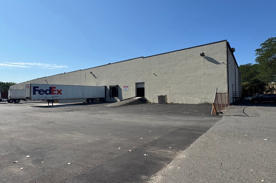 75-85 Metro Way, Secaucus, NJ for lease - Building Photo - Image 2 of 4