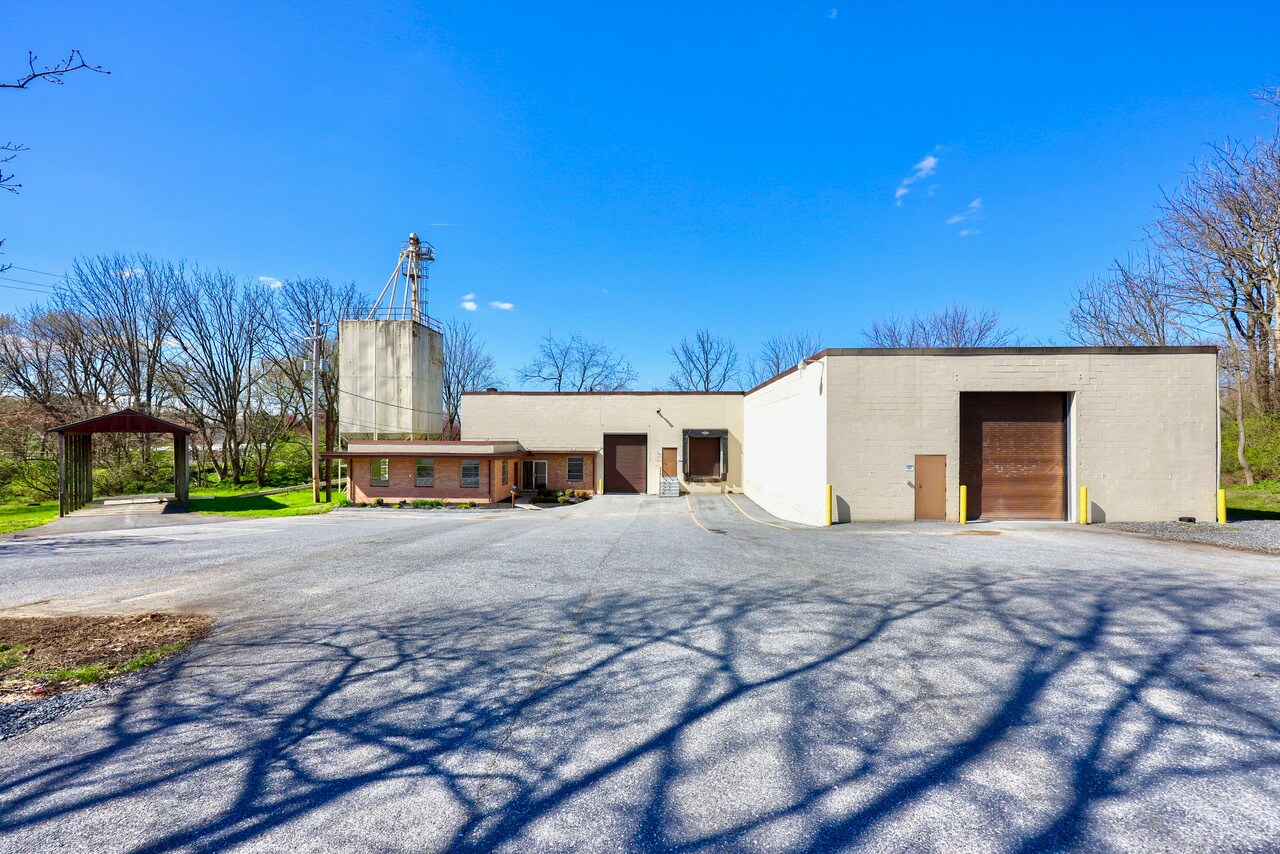 99 Locust Bend Rd, Ephrata, PA for sale Primary Photo- Image 1 of 1
