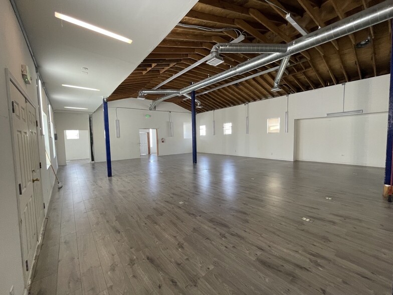 827 E Jefferson Blvd, Los Angeles, CA for lease - Interior Photo - Image 1 of 44