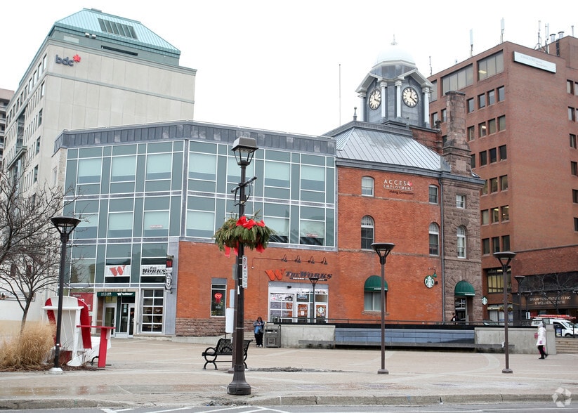 8 Queen St E, Brampton, ON for lease - Primary Photo - Image 1 of 5