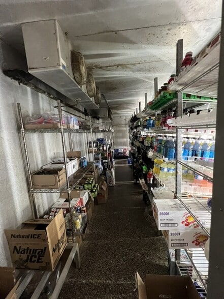 131 S Hamilton St, Eden, NC for sale - Interior Photo - Image 2 of 7