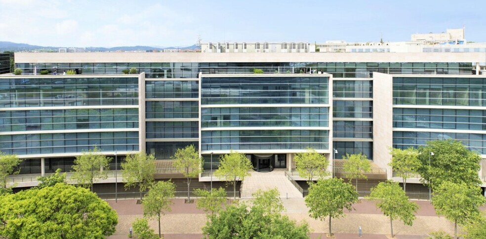 Avinguda Can Fatjó dels Aurons, 9, Cerdanyola del Vallès, Barcelona for lease - Building Photo - Image 2 of 4