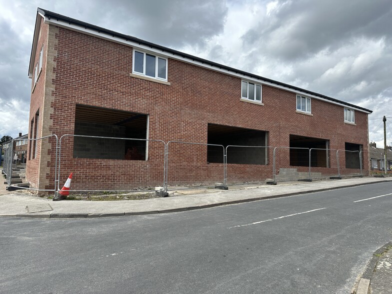 10 High St, Barnsley for lease - Building Photo - Image 2 of 4