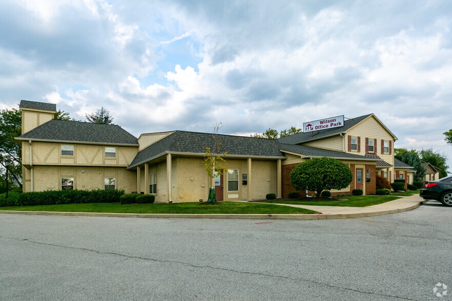 961987 Keystone Way, Carmel, IN 46032