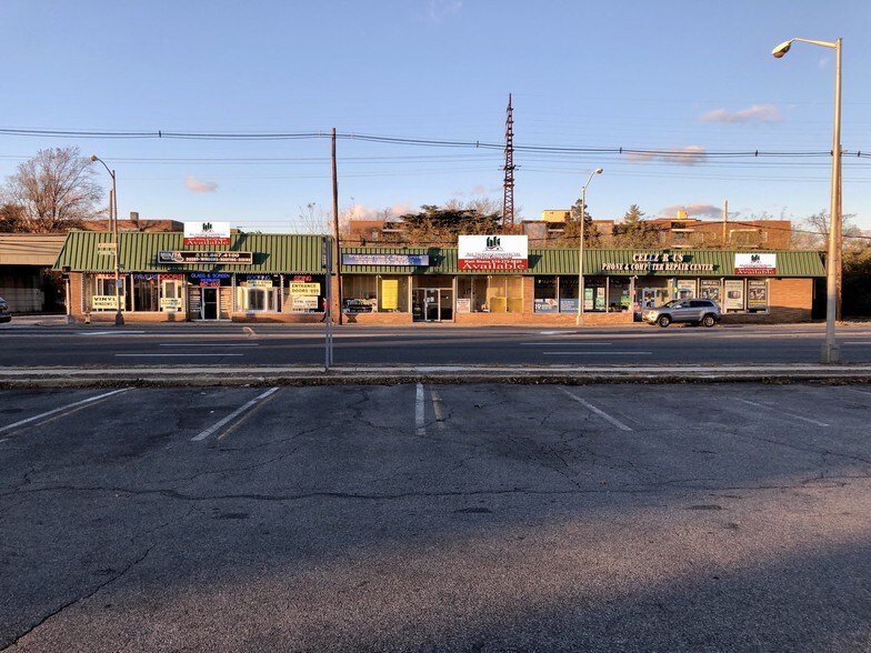 132-136 W Sunrise Hwy, Freeport, NY, 11520 - Storefront Property For