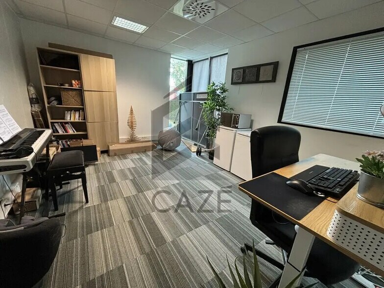 Office in Artigues-près-Bordeaux for lease - Interior Photo - Image 2 of 4