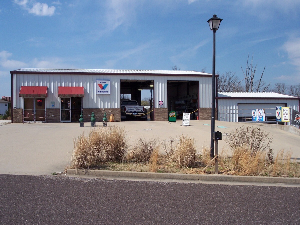 161 Missouri Blvd, Laurie, MO 65038