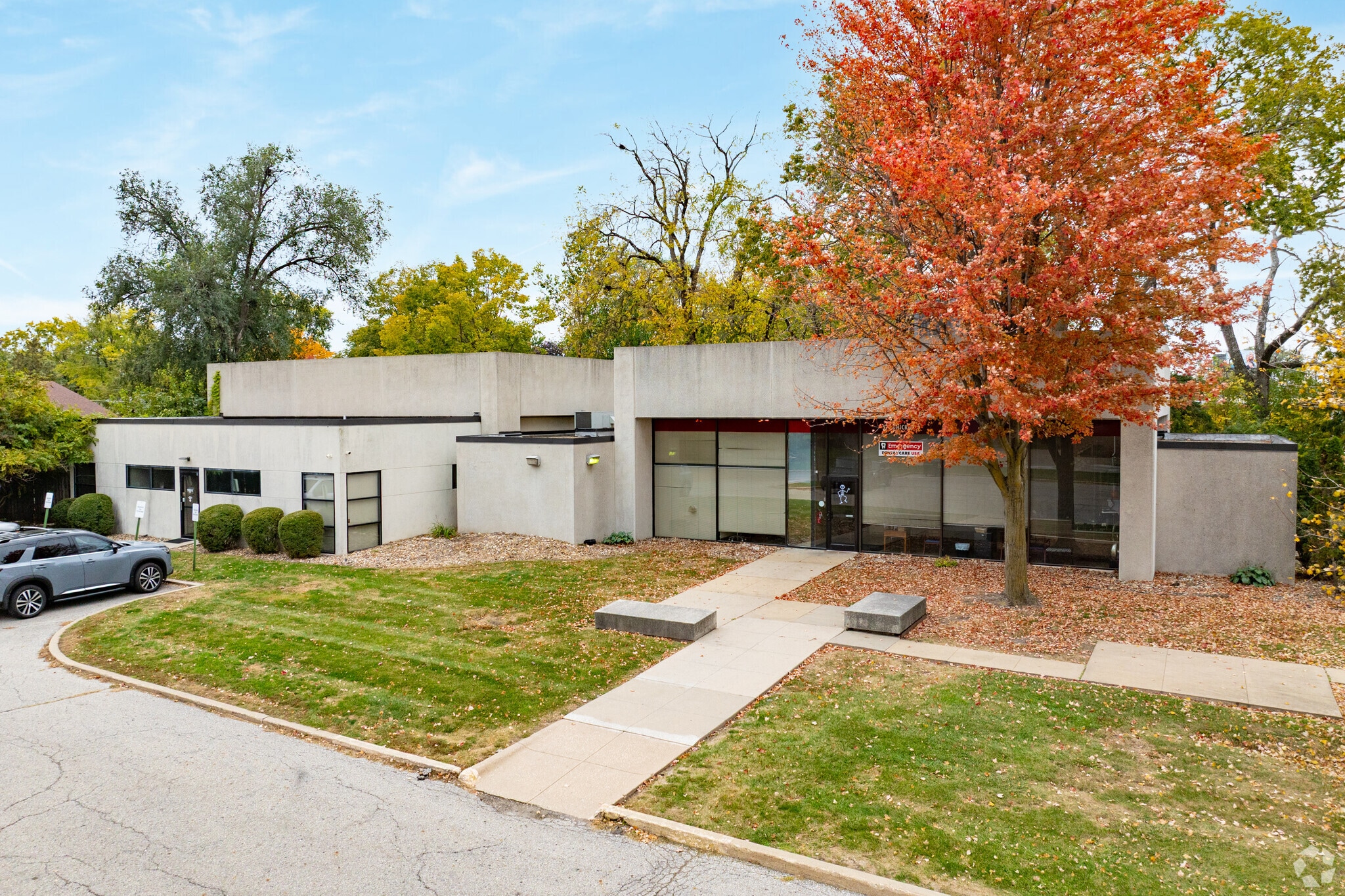 5706 Hickman Rd, Des Moines, IA for sale Primary Photo- Image 1 of 1