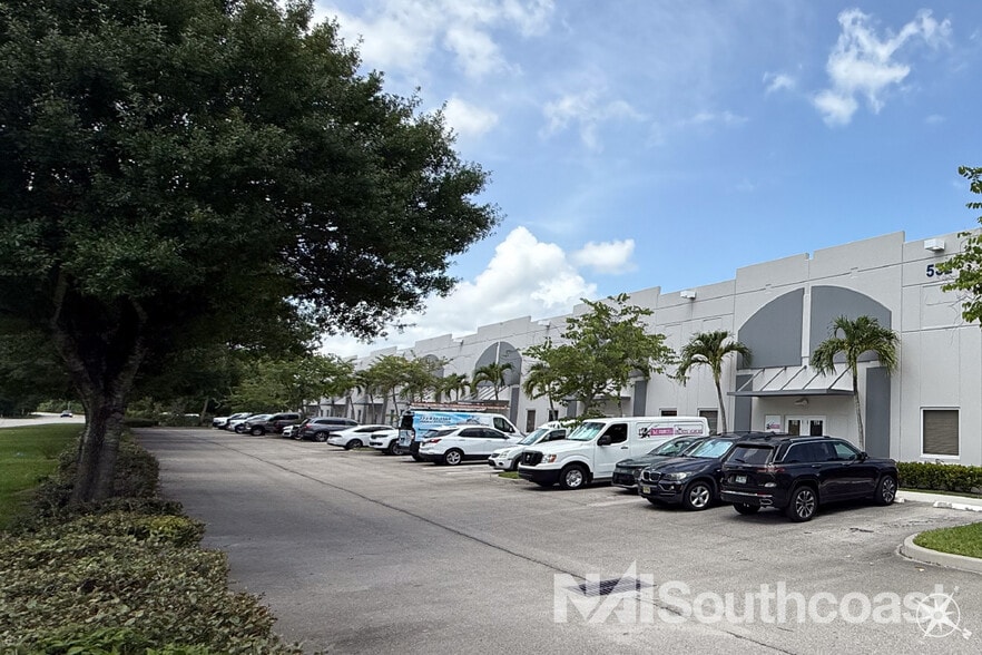 534 Mercantile Pl, Port Saint Lucie, FL for lease - Building Photo - Image 2 of 15