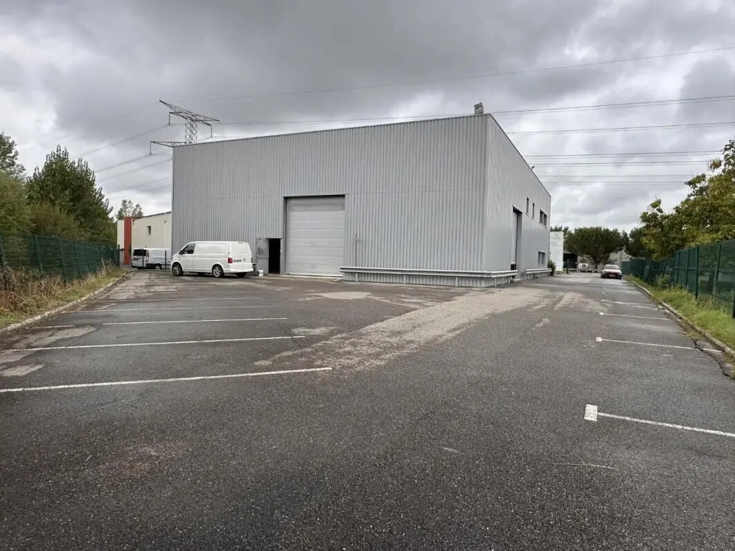 Industrial in CASTELNAU-D'ESTRETEFONDS for sale Building Photo- Image 1 of 12